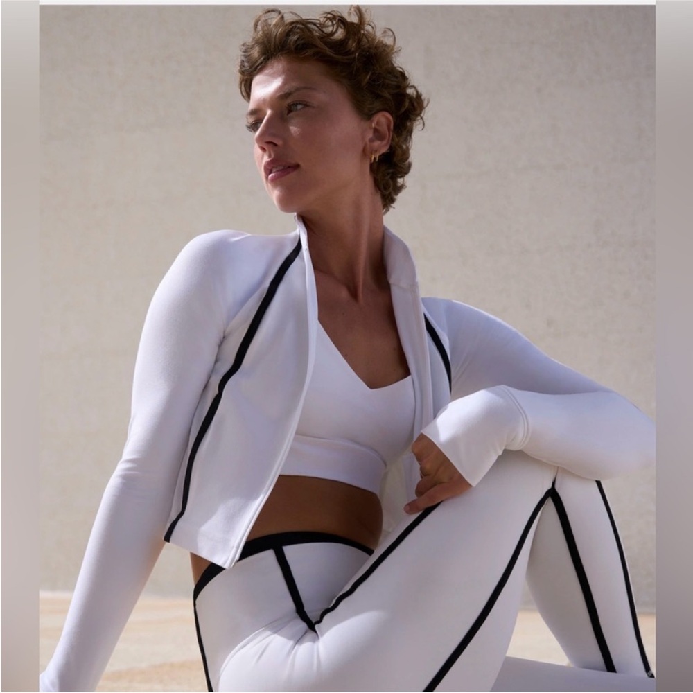 Salutation Crop Jacket
XS | White/Black